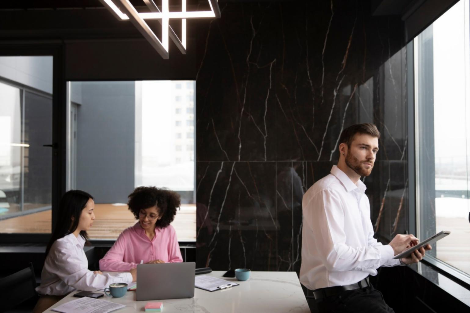 Espace de travail moderne pour consultations financières
